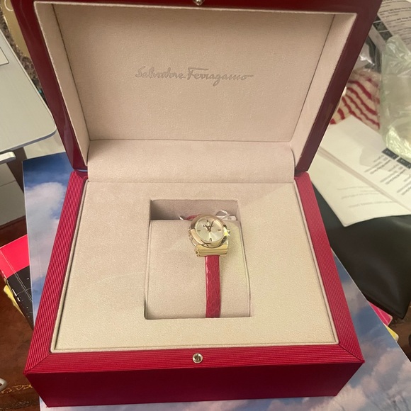 Salvatore Ferragamo Red and Gold Women\'s Watch main image 6
